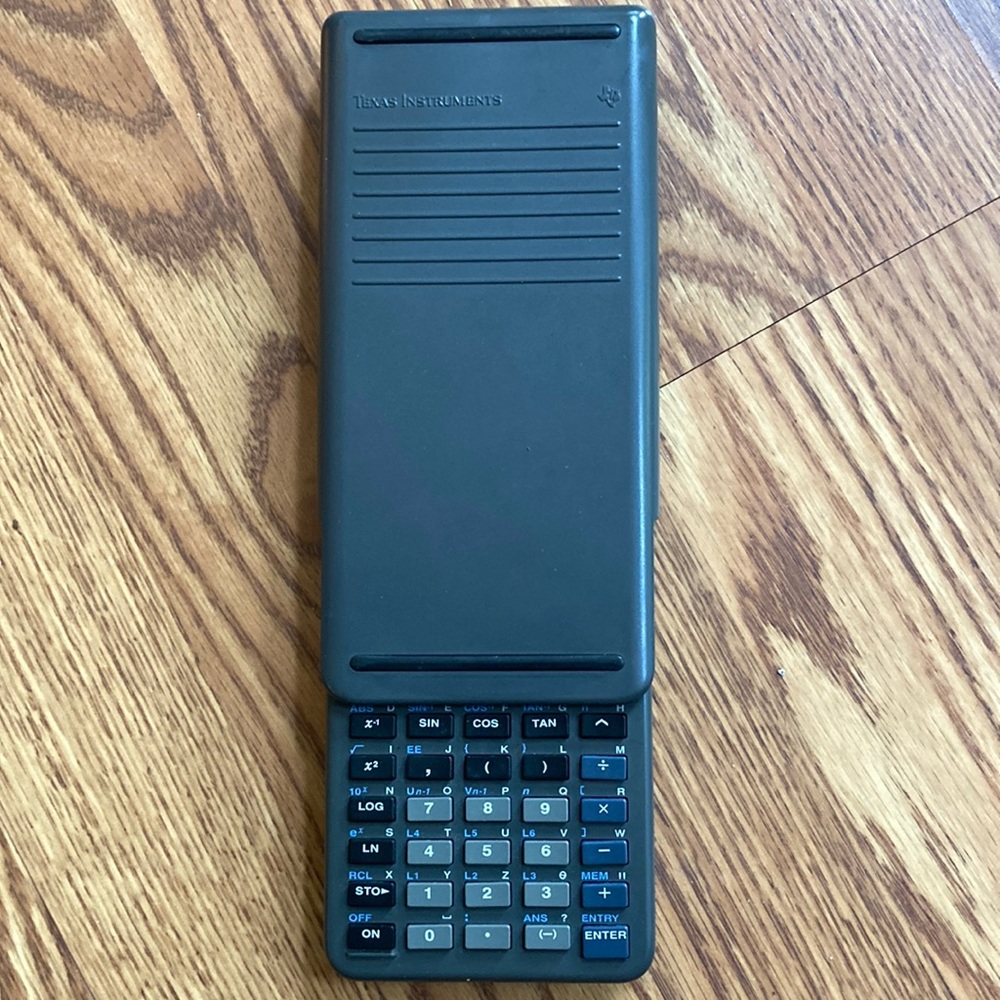 Texas Instruments TI-82 Graphing Calculator - Picture 3 of 4